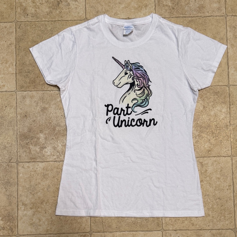 UNICORN GRAPHIC TEE NEW